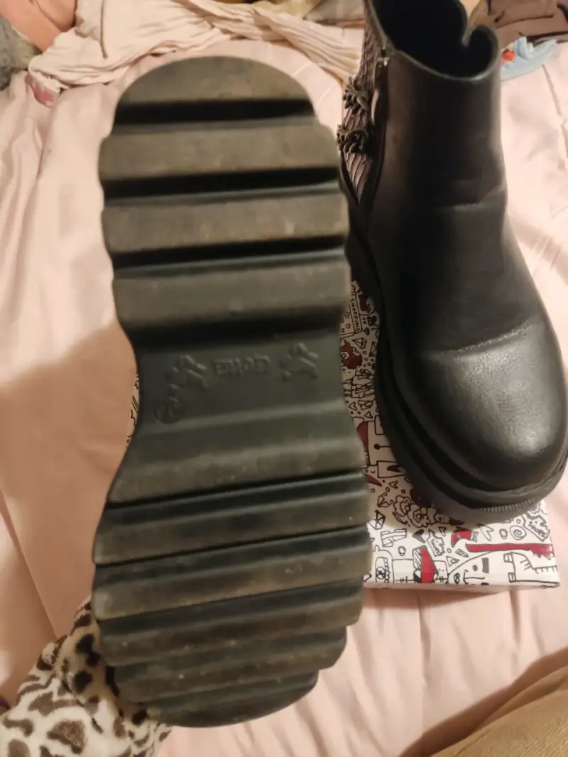 Botines negros con cadena - 3