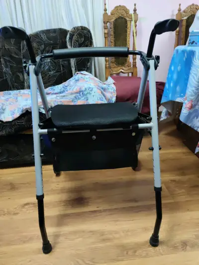 Andador plegable para adulto - miniatura 1