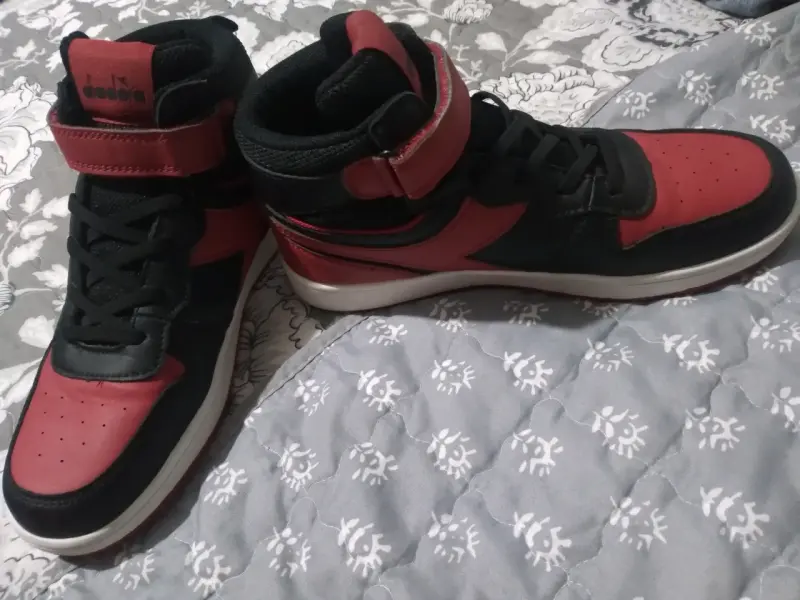 Zapatillas Diadora negras y rojas - 2