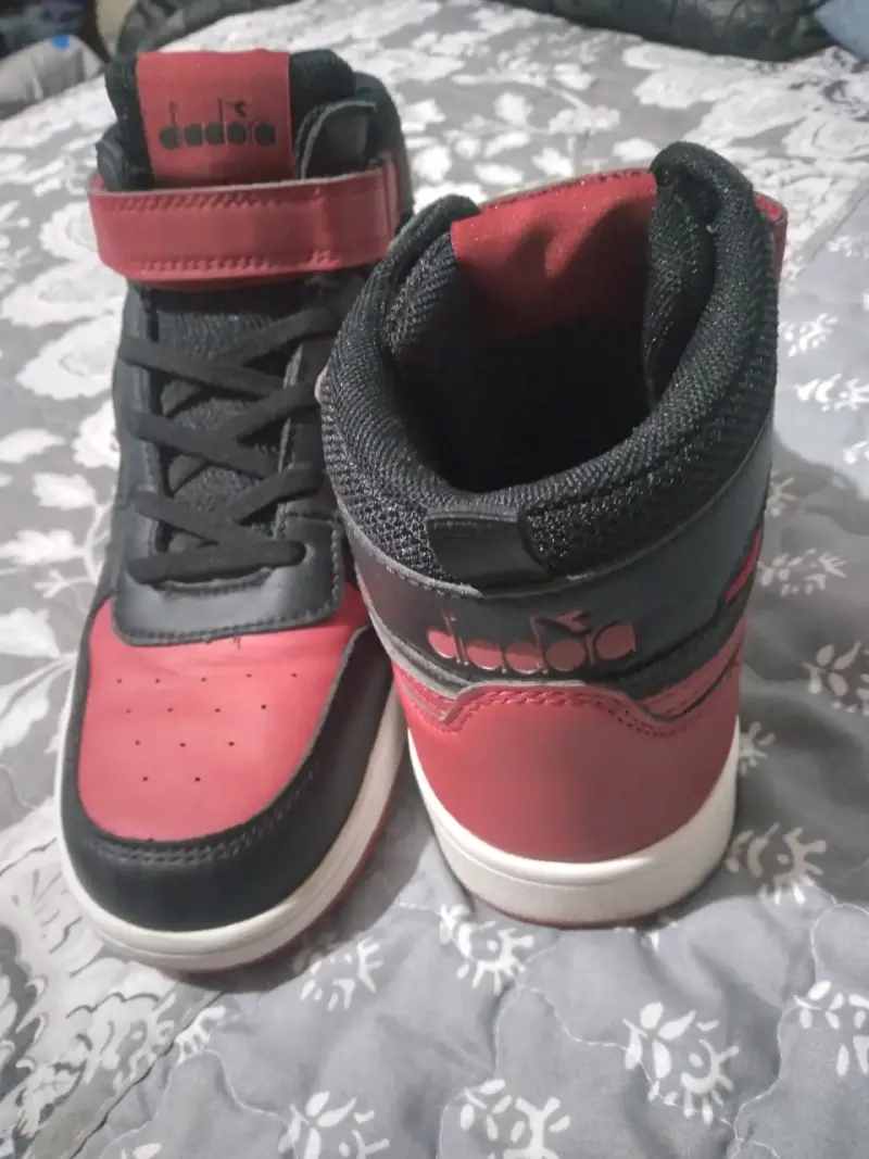 Zapatillas Diadora negras y rojas - 3