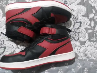 Zapatillas Diadora negras y rojas - miniatura 4