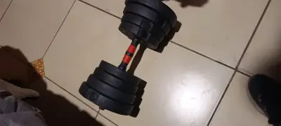 Mancuerna ajustable negra y roja 30Kg - miniatura 1
