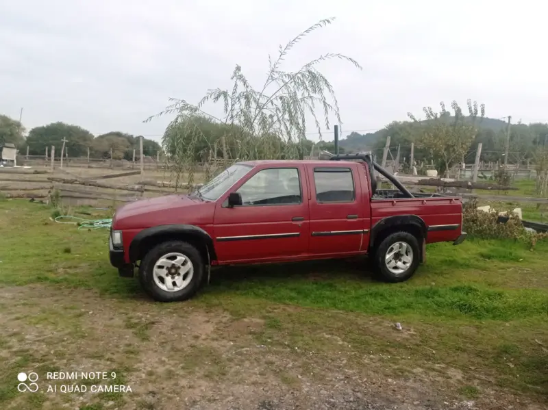 Camioneta pickup roja - 2