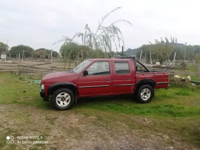 Camioneta pickup roja - miniatura 2