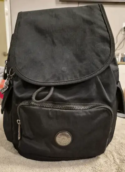Mochila negra casual kipling - miniatura 1