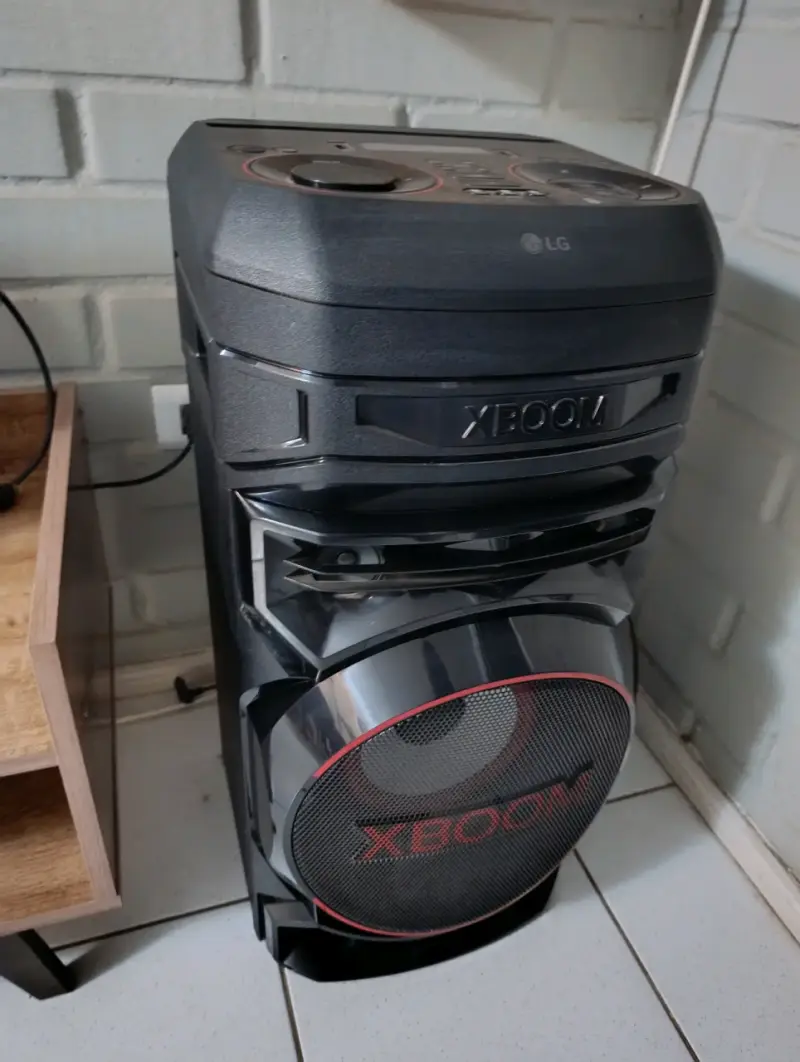 Parlante LG XBOOM negro - 1