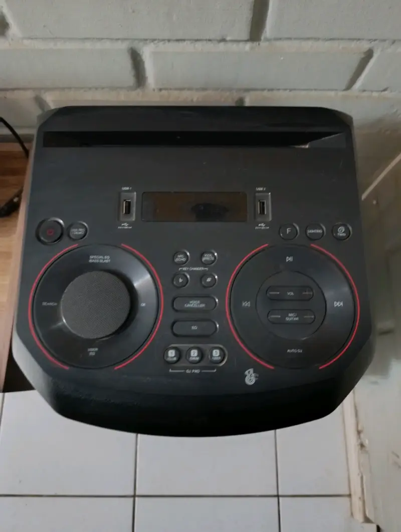 Parlante LG XBOOM negro - 2