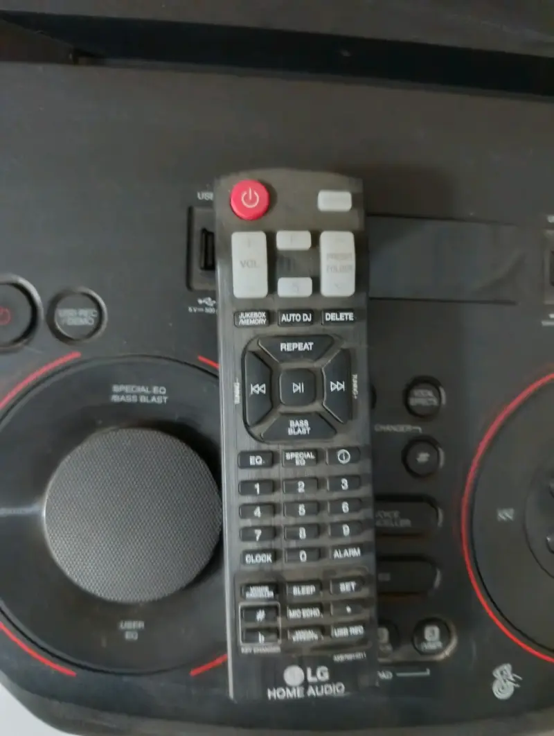 Parlante LG XBOOM negro - 3