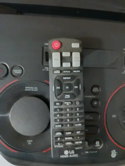 Parlante LG XBOOM negro - miniatura 3