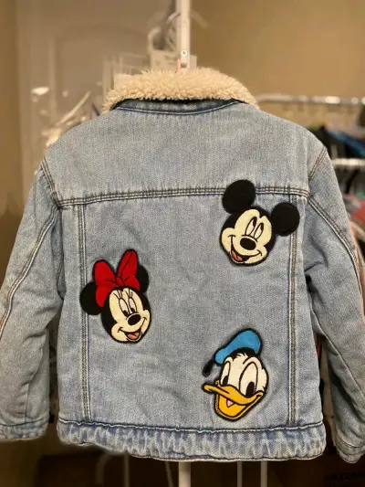 Chaqueta de mezclilla con parches - miniatura 1