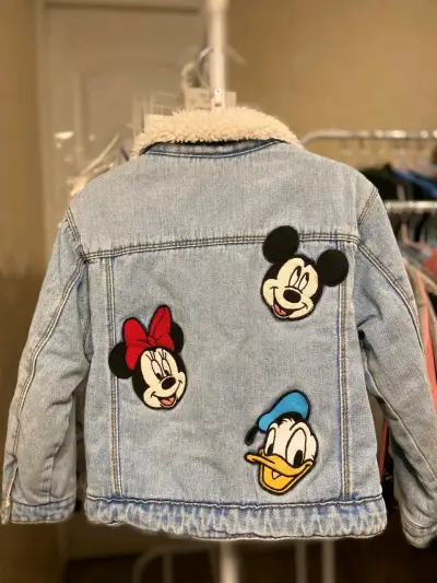 Chaqueta de mezclilla con parches - miniatura 4