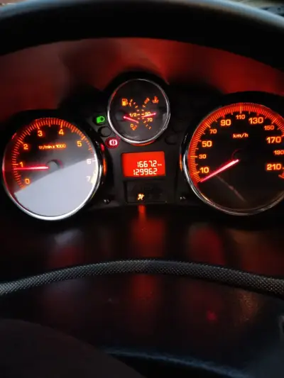 Auto Peugeot 207 Compact - miniatura 2