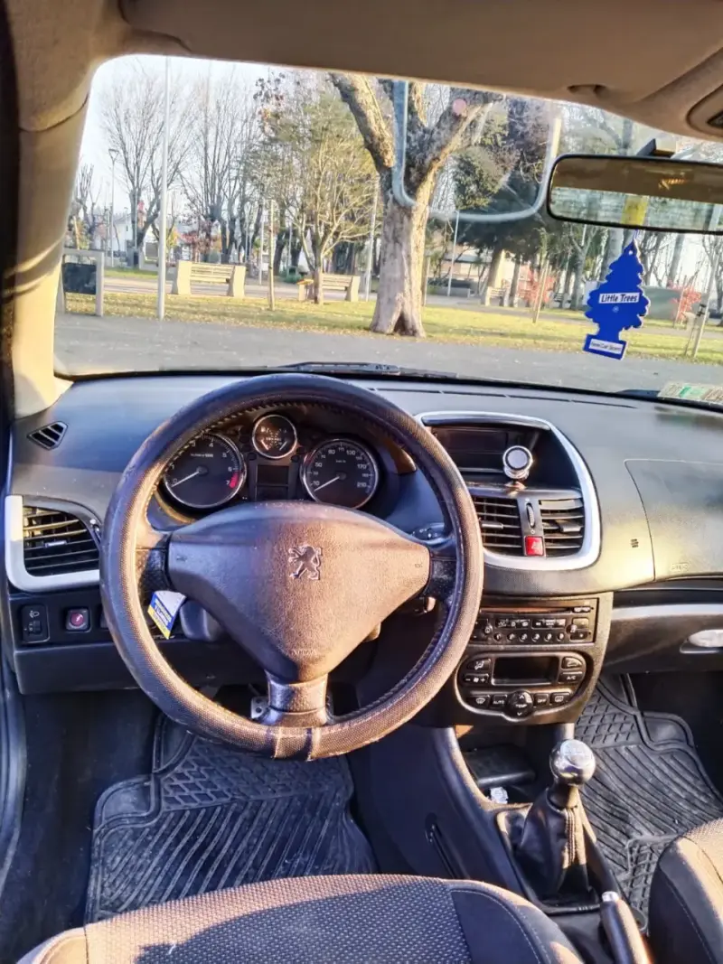 Auto Peugeot 207 Compact - 3