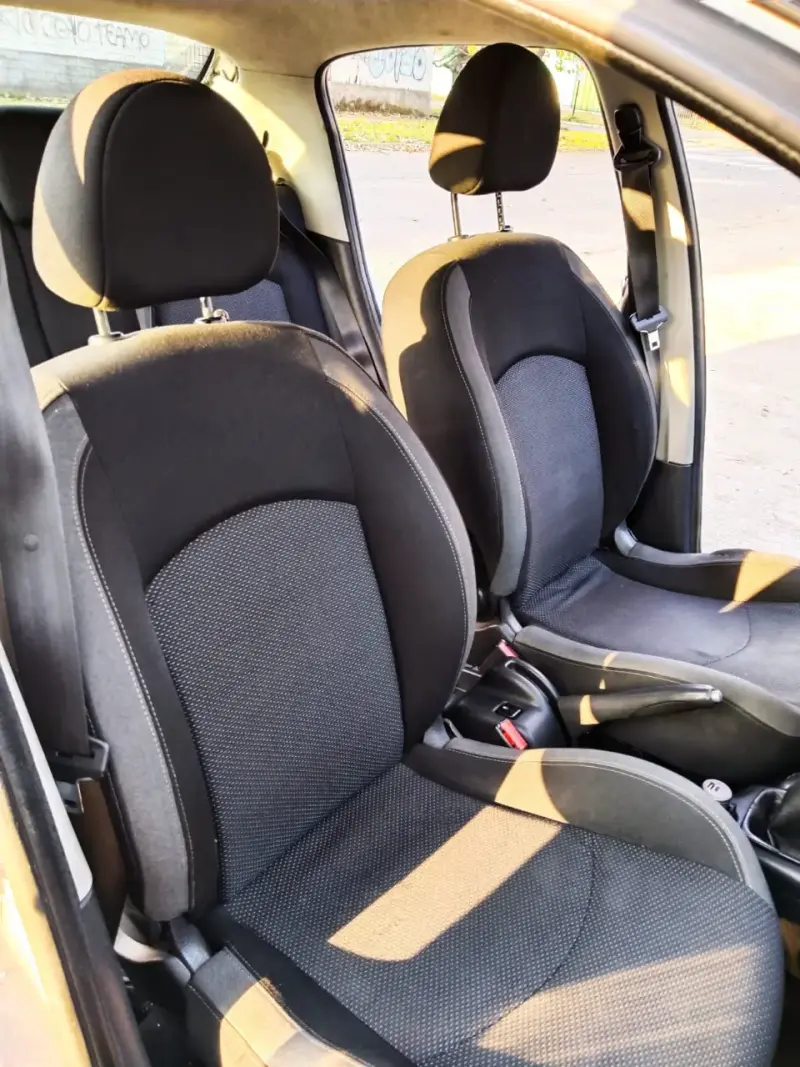 Auto Peugeot 207 Compact - 6