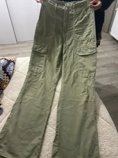 Pantalones cargo verdes - miniatura 1