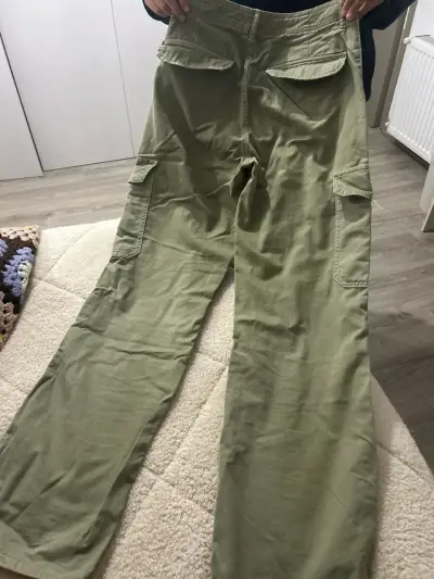 Pantalones cargo verdes - miniatura 2