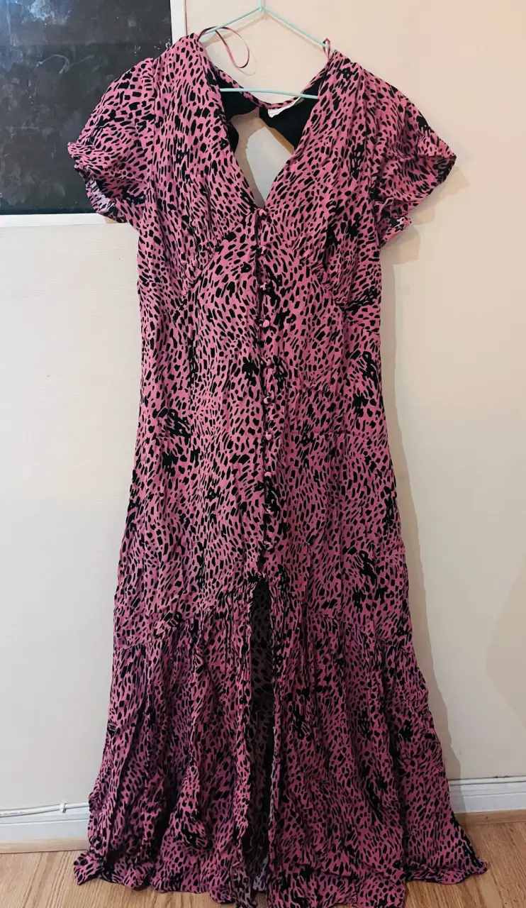 Vestido rosa con estampado animal - 1