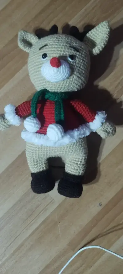 Muñeco de reno tejido a crochet (amigurumi) - miniatura 1