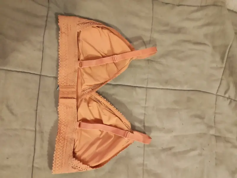 Sostén de encaje rosado talla L - 2
