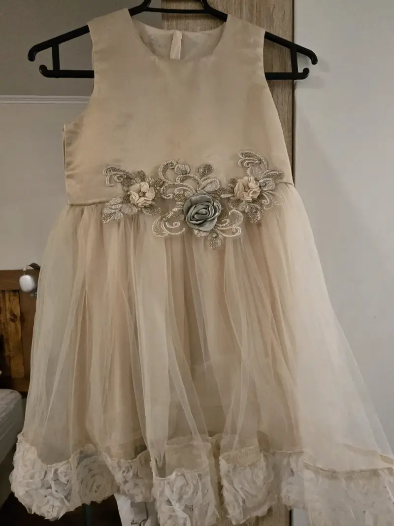 Vestido de niña con flores beige - 1