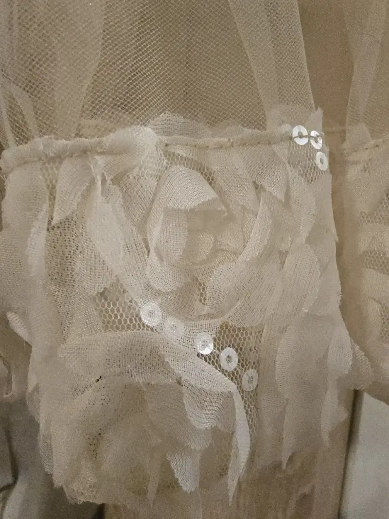 Vestido de niña con flores beige - 4