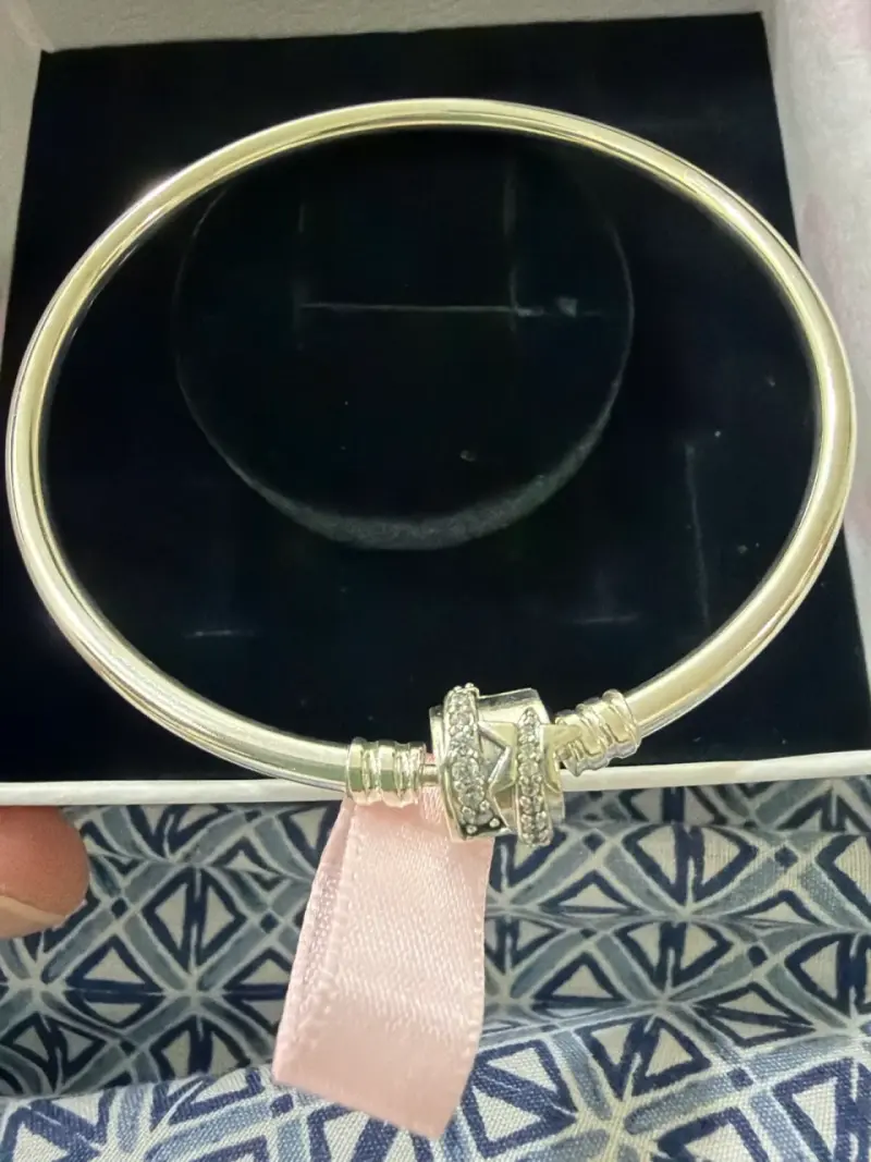 Brazalete Rígido con broche de barril brillante