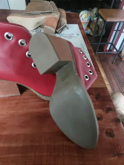 Botines rojos con ojales - miniatura 2
