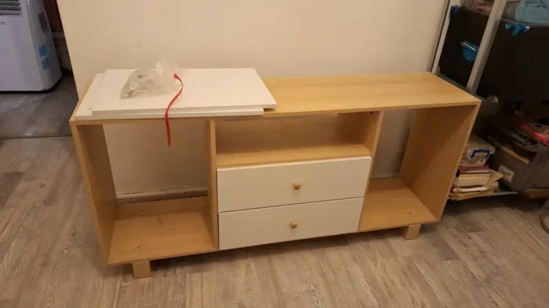 Mueble de madera con cajones