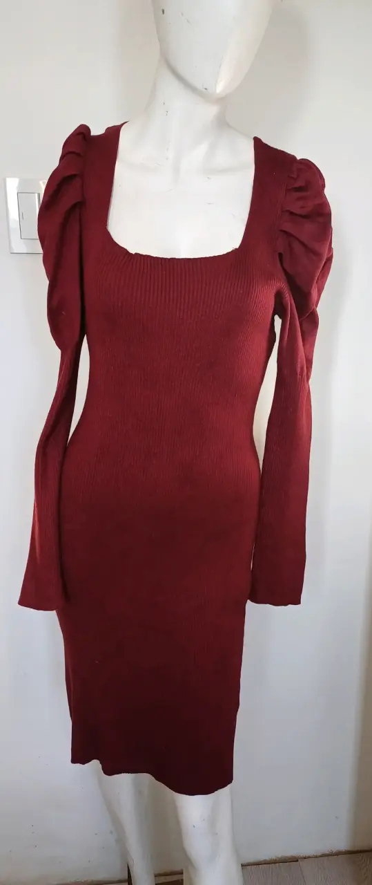 Vestido burdeo de manga larga
