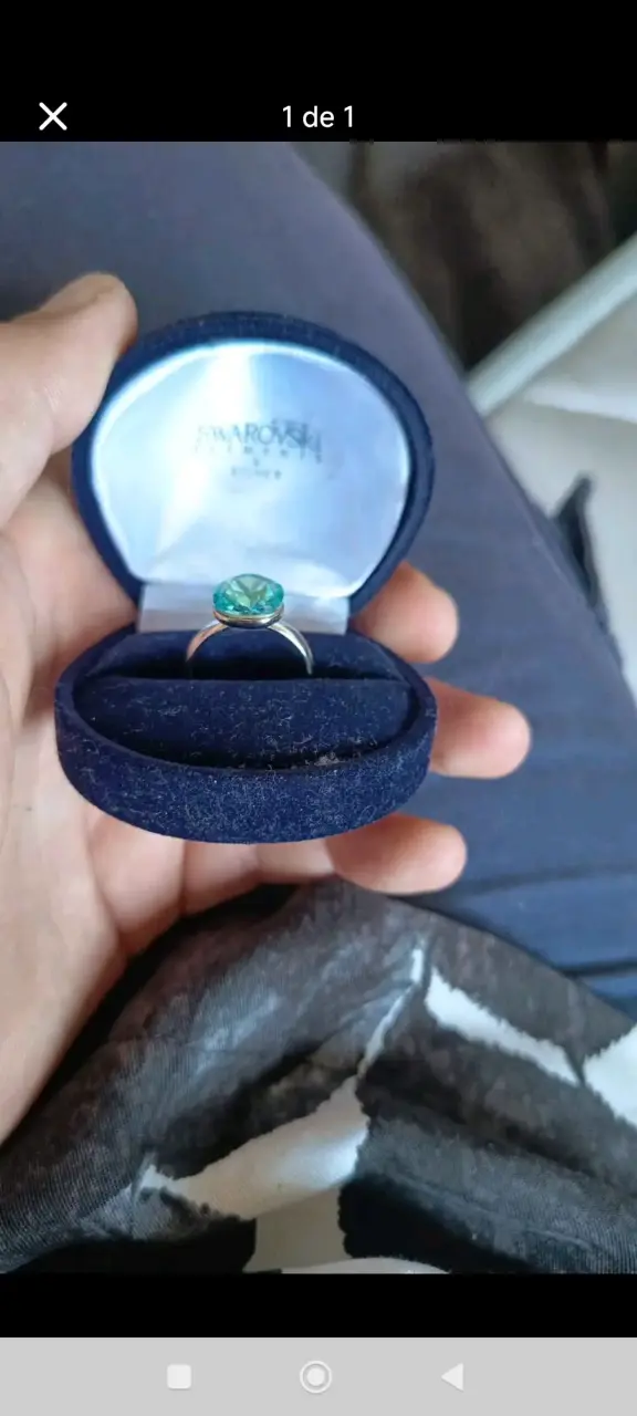 Anillo Swarovski con caja
