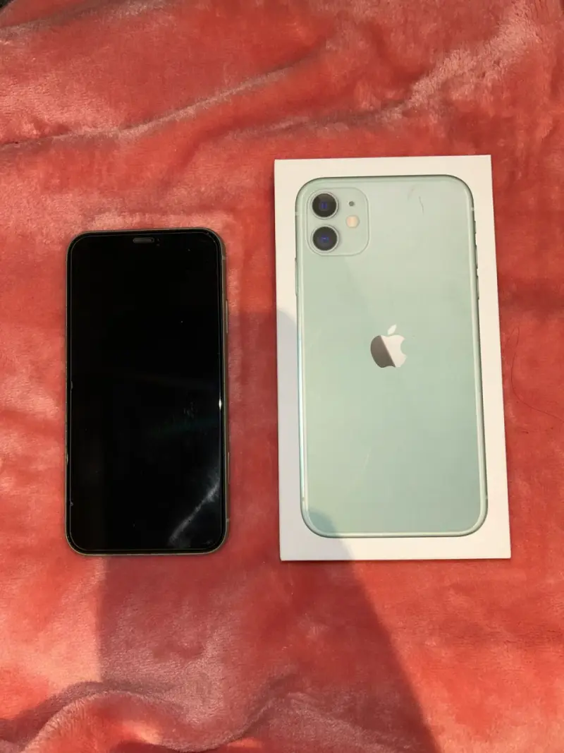 iPhone 11 128gb  con caja original - 1