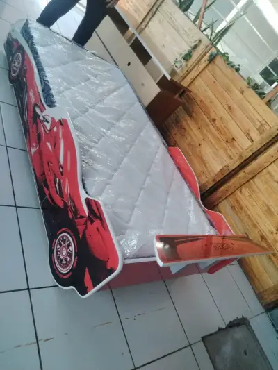 Cama infantil auto deportiva - miniatura 3