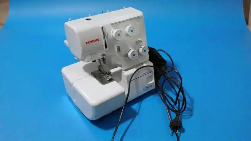 OVERLOCK JANOME 8002D