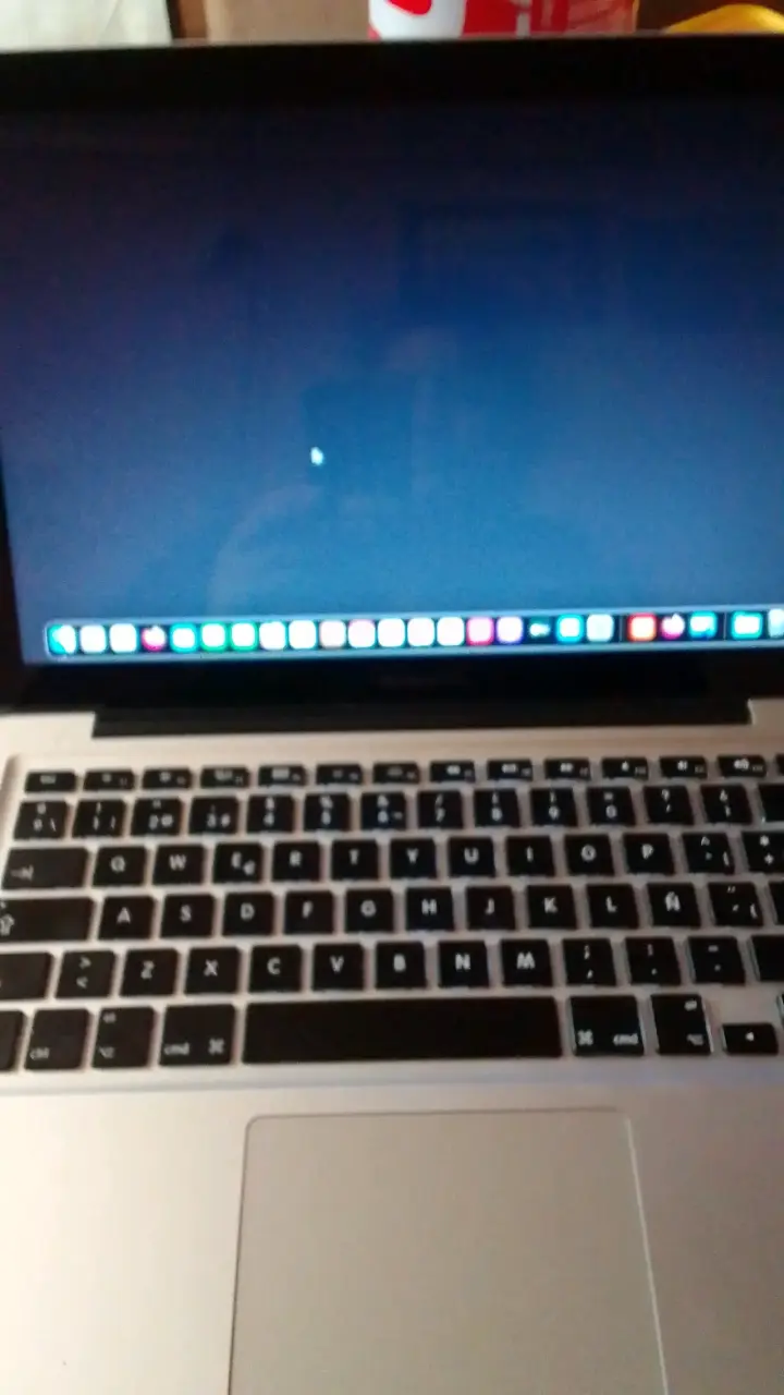 Portátil MacBook en buen estado - 1