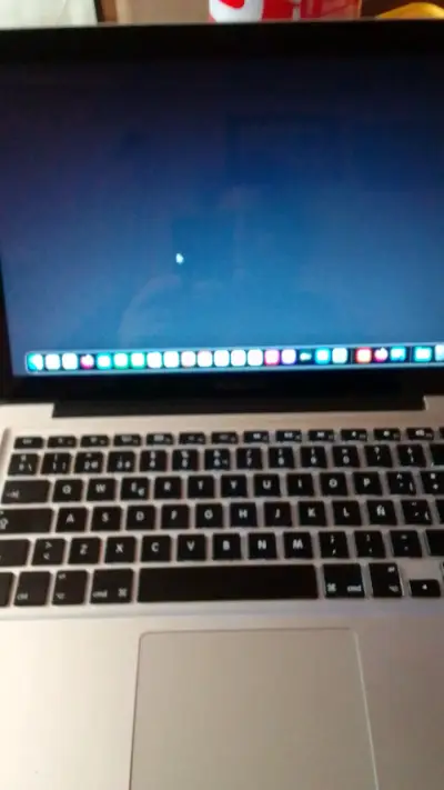 Portátil MacBook en buen estado - miniatura 1