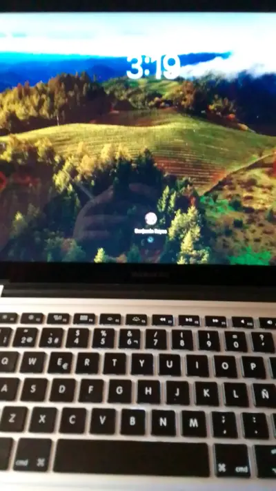 Portátil MacBook en buen estado - miniatura 2