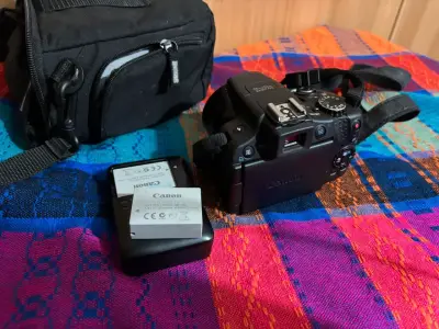 Cámara Canon con accesorios - miniatura 1