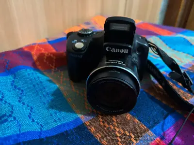 Cámara Canon con accesorios - miniatura 2