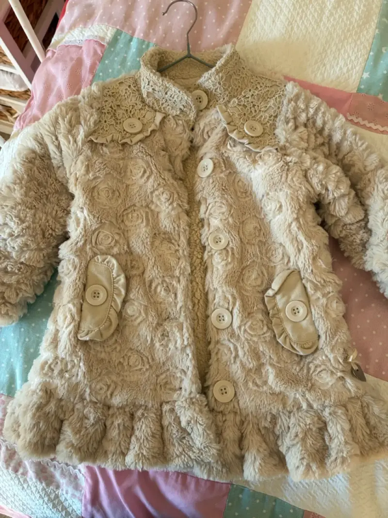Abrigo Limonada beige, peludo y botones grandes - 1