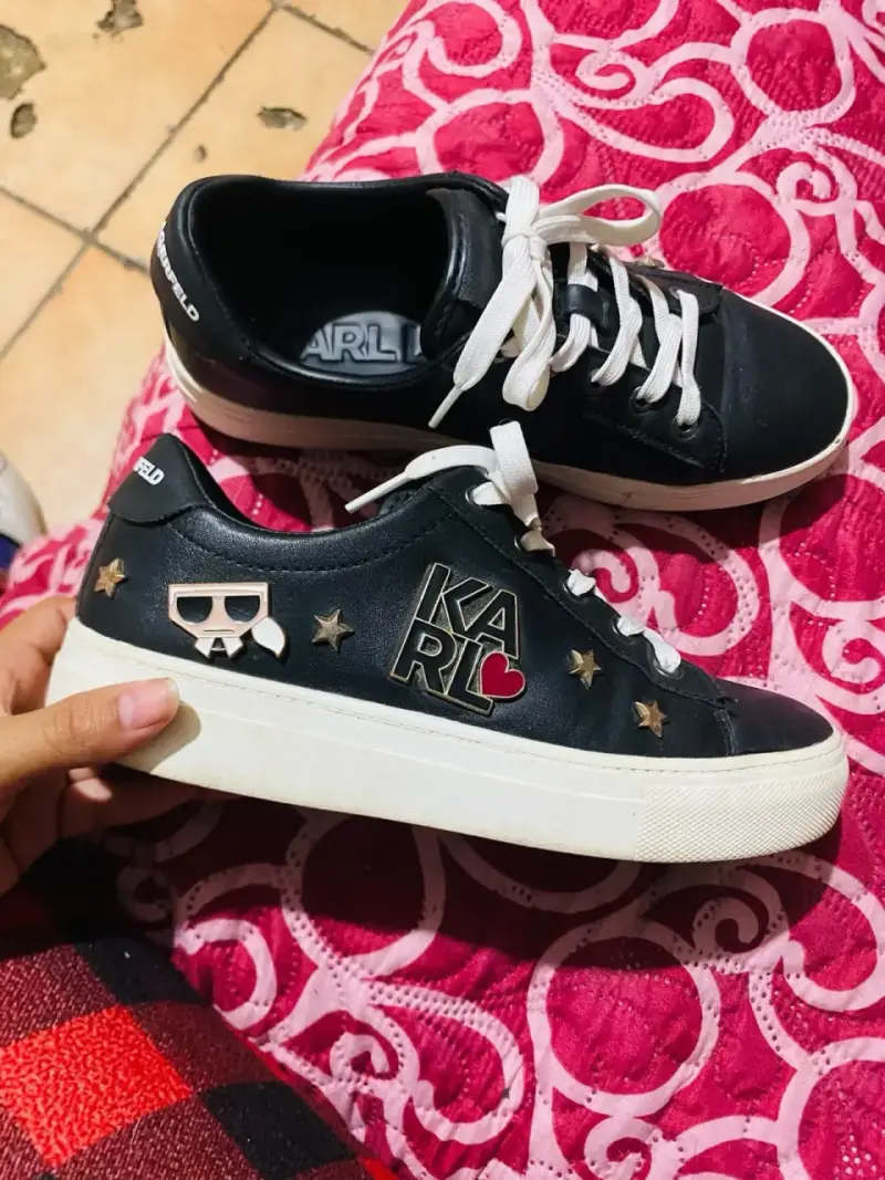 Zapatillas negras con diseño Karl - 1