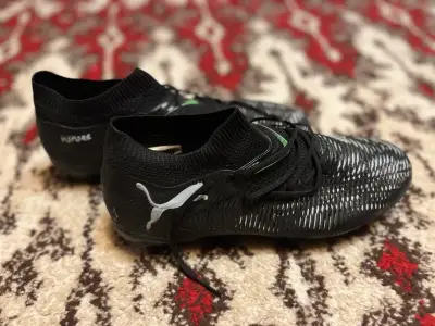 Zapatos  de fútbol Puma negros - miniatura 2