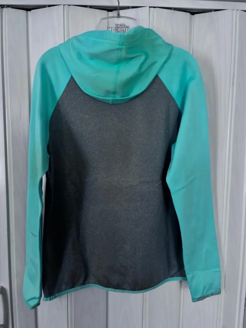 Polerón deportivo gris y verde - 2