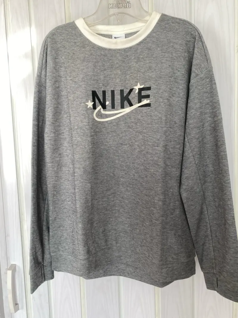 Polerón gris Nike - 1