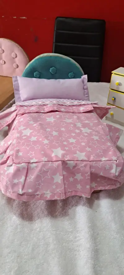 Cama de muñeca con estrellas - miniatura 1