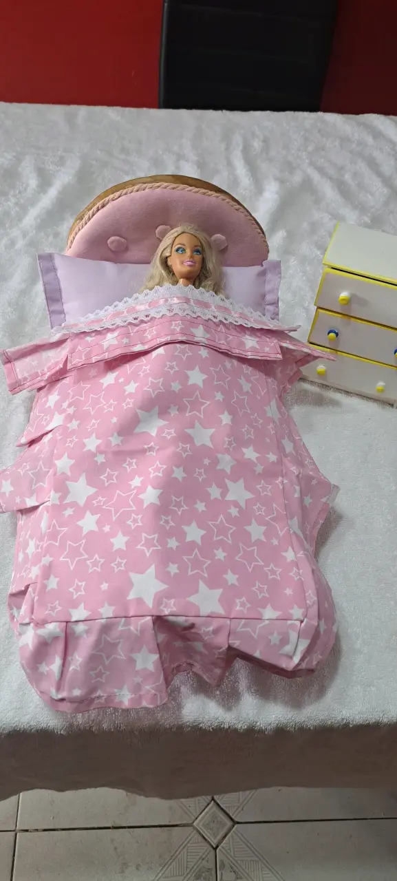 Cama de muñeca con estrellas - 2
