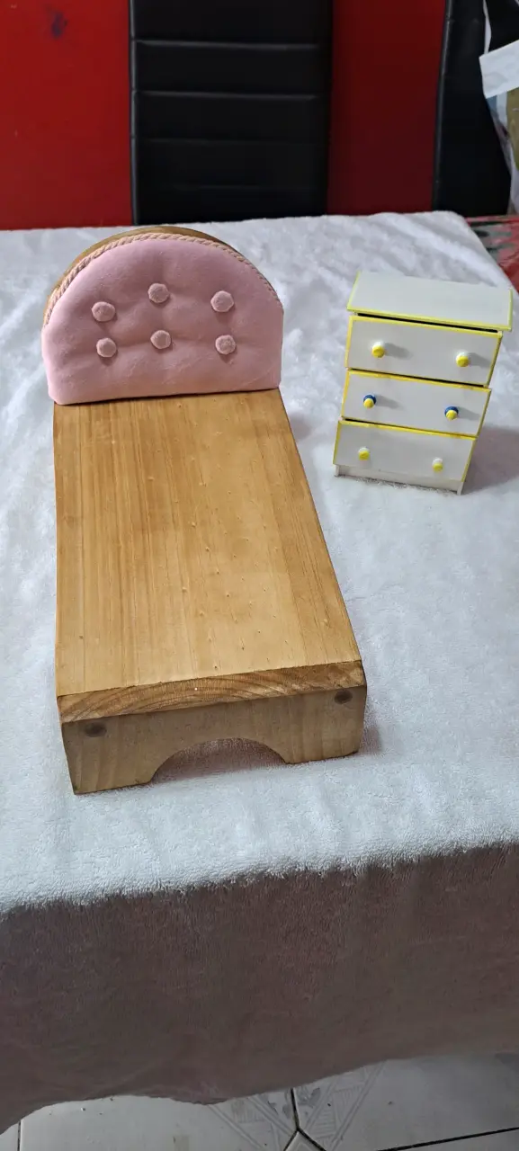 Cama de muñeca con estrellas - 3