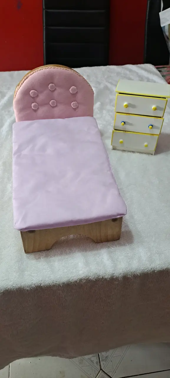 Cama de muñeca con estrellas - 4