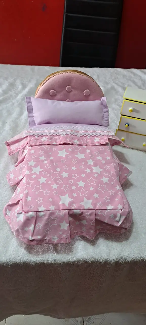 Cama de muñeca con estrellas - 6