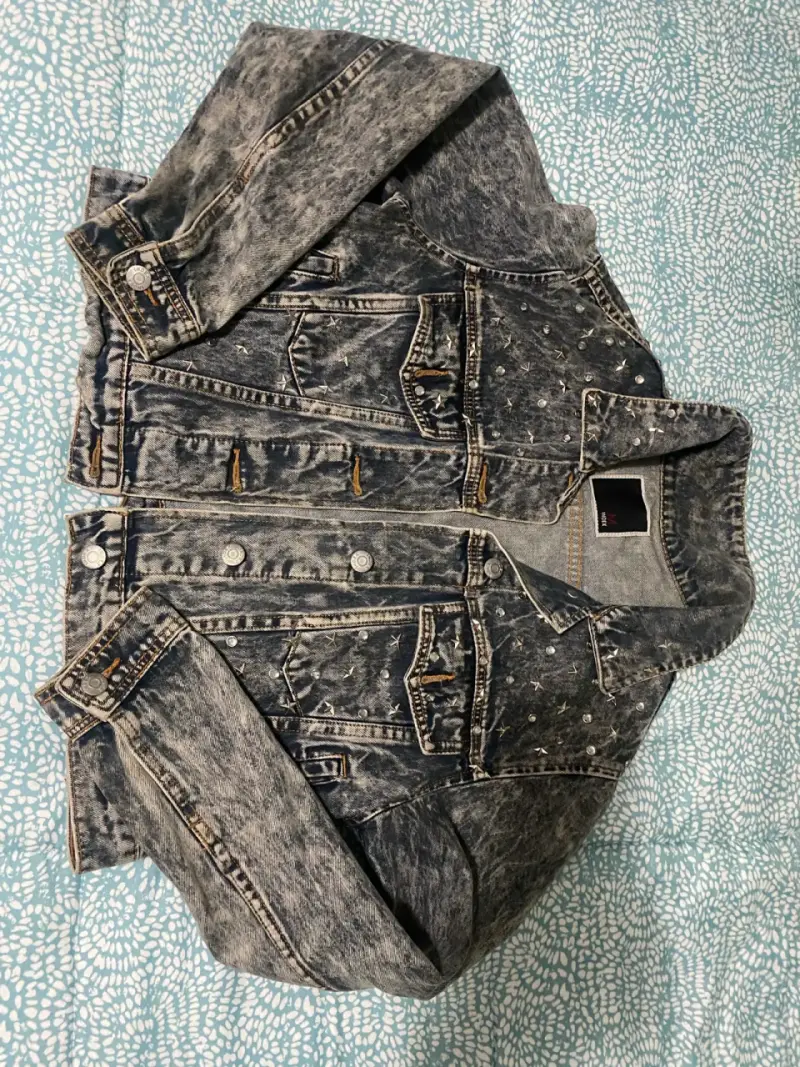 Chaqueta de mezclilla con tachas M - 1