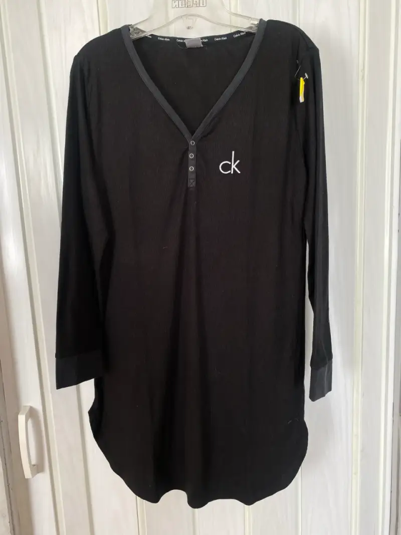 Polera negra manga larga CK - 1